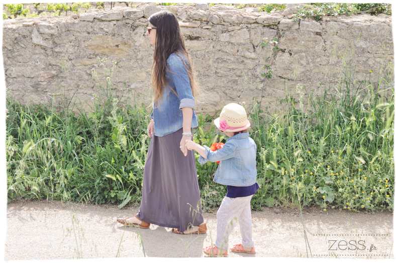 photo look mama enfant blog maternité jean jupe longue