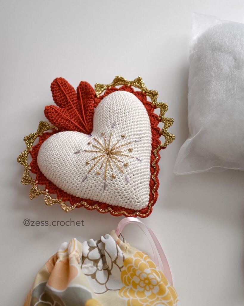 kit crochet DIY coeur ex voto deco