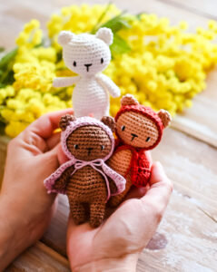 Explications modèle au crochet ours