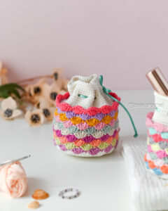 Pochon au crochet en granny squares – bourse colorée faite main avec cordon coulissant
