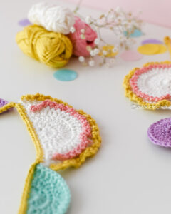 détails du patron crochet guirlande confetti avec noppes
