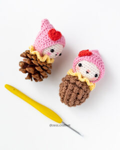 patron crochet amigurumi collection bouilles de pin poupée pomme de pin
