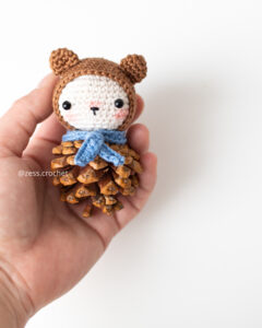patron crochet amigurumi collection bouilles de pin poupée pomme de pin