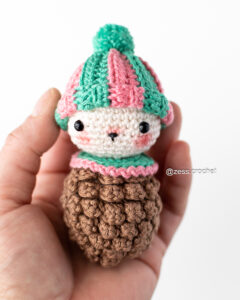 patron crochet amigurumi collection bouilles de pin poupée pomme de pin