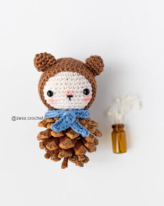 patron crochet amigurumi collection bouilles de pin poupée pomme de pin