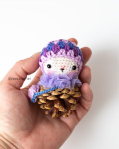 patron crochet amigurumi collection bouilles de pin poupée pomme de pin