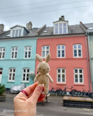 Vacances !🙌
Mais où est donc Poutou 🐰? Vous devinez notre destination ?

Indice du jour : des roulés à la cannelle 🌀, des vélos partout 🚲

Un nouvel indice demain… alors, une idée ? 🤔

La boutique reste ouverte pour les patrons PDF,
les envois de kits crochet reprendront à mon retour !

📖Le patron de Poutou le mini lapin est dispo en français, anglais et espagnol sur zesscrochet.fr 

#crochet #lapin #jecrochetecommeuncapitaine #jecrocheteetjassume #crochetaddict #patroncrochet #tutocrochet