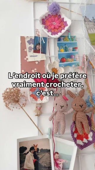 Ici, j’écris les patrons, je prépare vos commandes, je trie mes pelotes, je fais les photos, …
Mais pour crocheter je préfère mon canapé devant un docu de serial killer 😂
Avouez vous aussi ?

Et hop pour my crochet place de l’#amigurumay2025
#crochetlife #ateliercrochet #crochet #decoaddict #amigurumay2025day2 #bureau #reallife